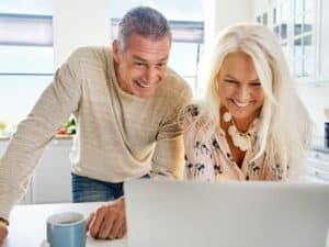 This couple have definitely found their best house sitter.