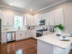 A trusted house sitter shows attention to detail when doing a final clean for a house sit.